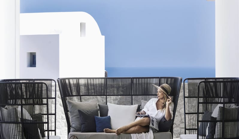 AKRATOS POOLSIDE BAR